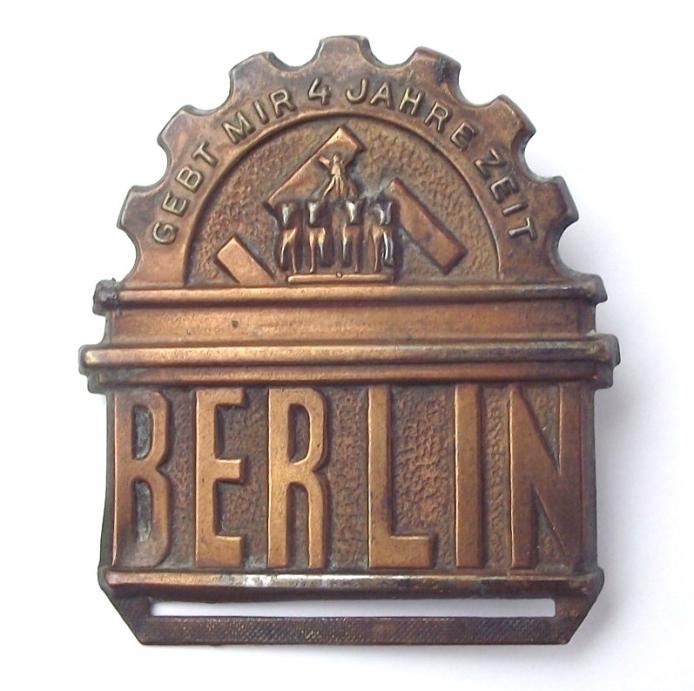 Berlin Gebt Mir 4 Jahre Zeit Event Badge.