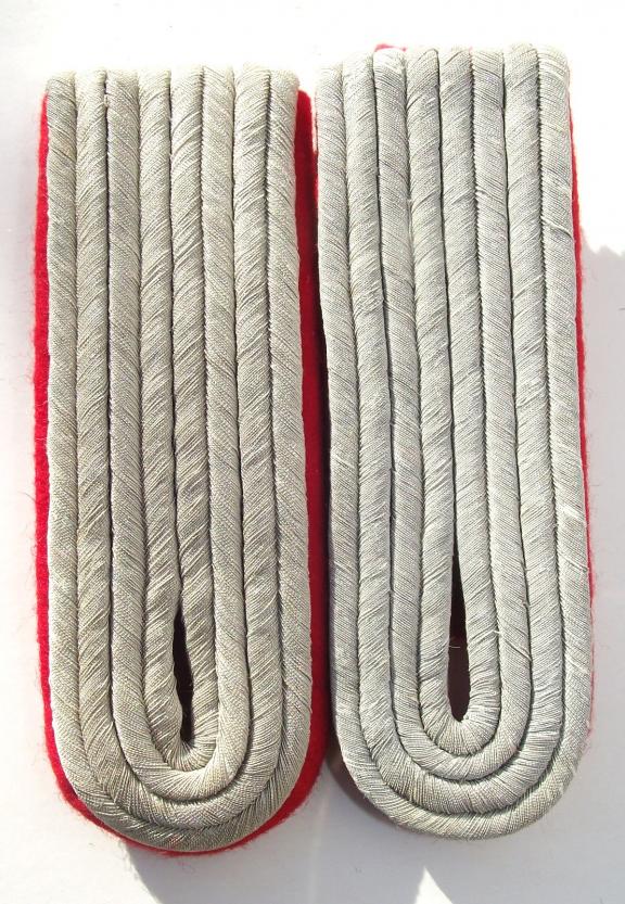 German Artillery Leutnant's Shoulder Boards.