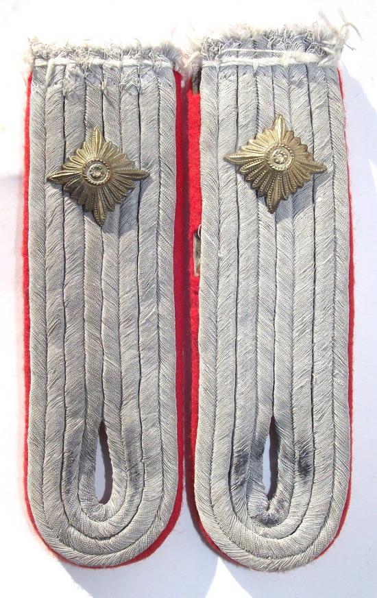 German Artillery Oberleutnant's Shoulder Boards.