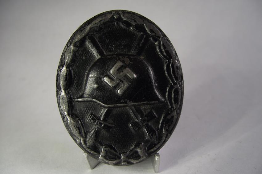 Black Wound Badge.