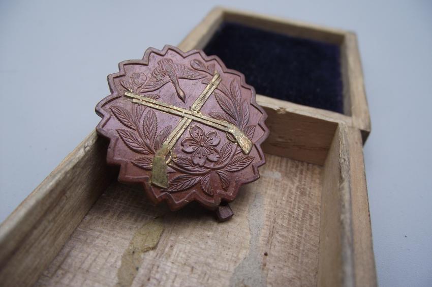 Japanese Medal, Boxed Imperial Navy Marksmanship Badge.