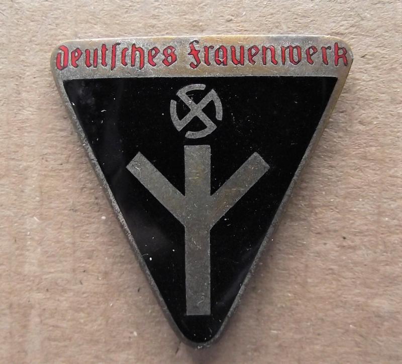 Deutsches Frauenwerk Membership Badge.