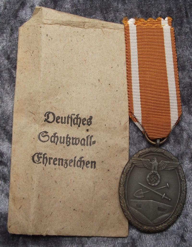 West Wall Medal and Paper Packet Of Issue.