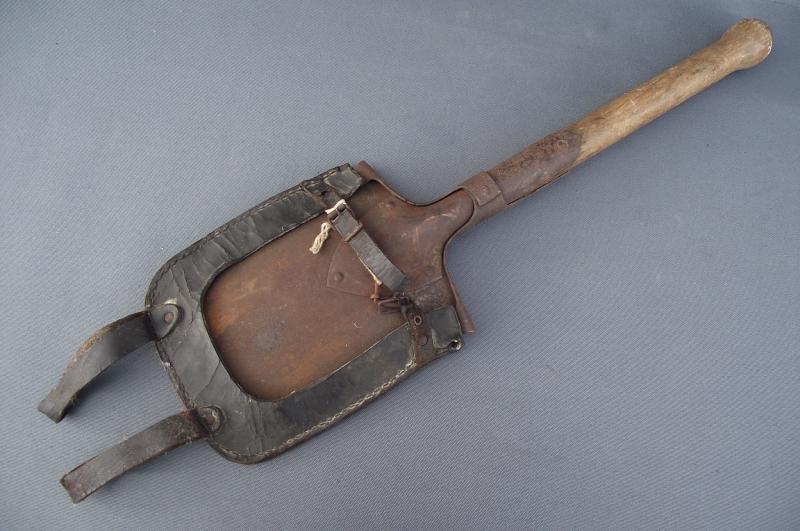 WW1 German Shovel and Relic Leather Carry Cover.