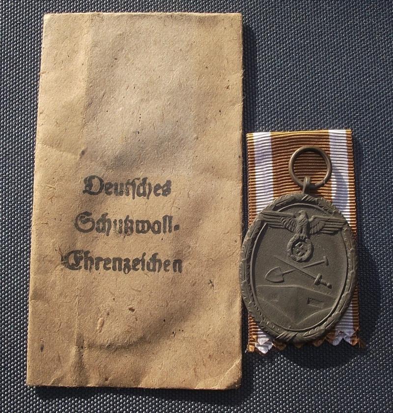 West Wall Medal and Paper Packet Of Issue.