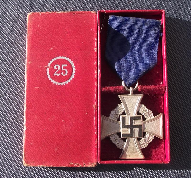 Boxed 25 Year Faithfull Service Medal. Paul Meybauer.
