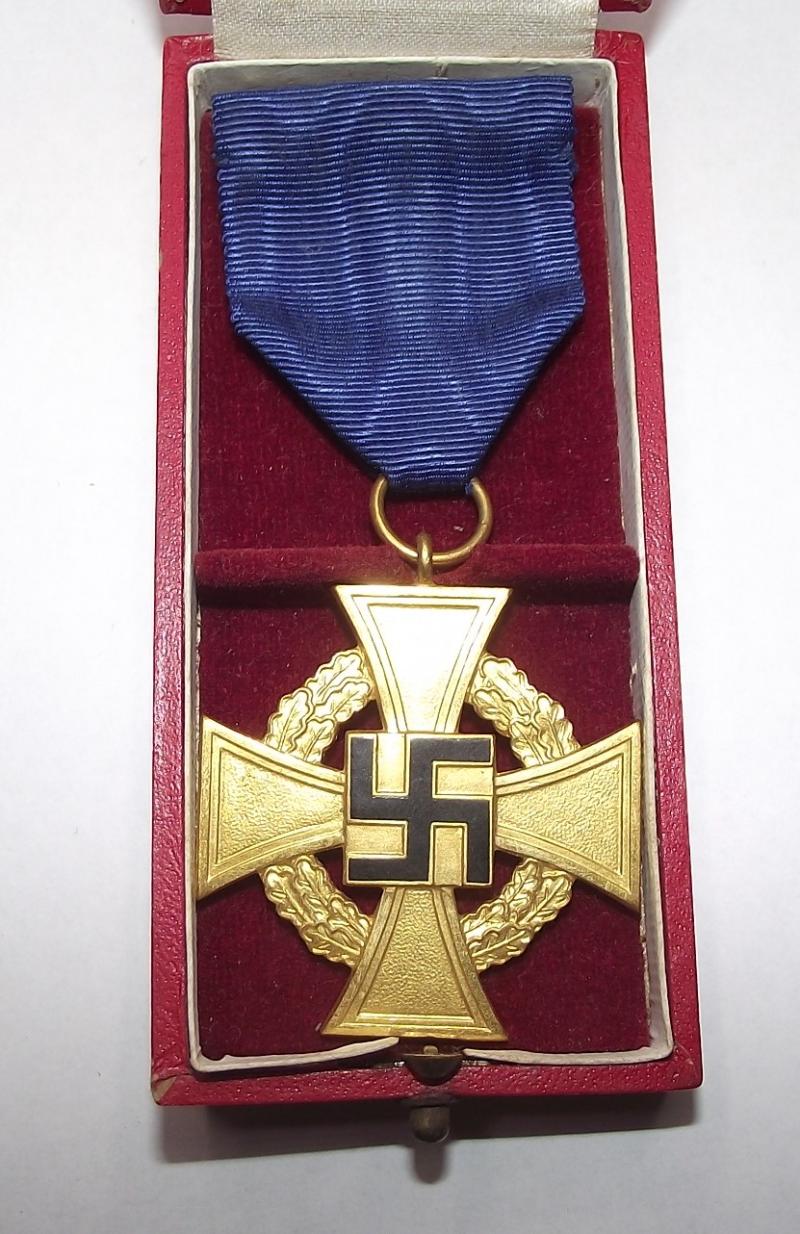 Boxed 40 Year Faithfull Service Medal. Deschler.