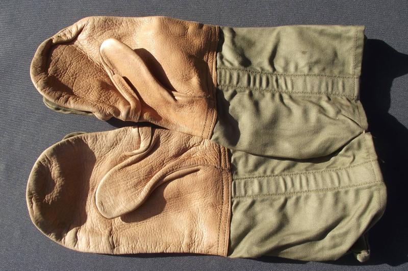 WW2 U.S.Army Mittens, Shell, Triger Finger, Type 1.