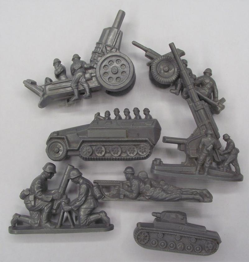 7 x Plastic WHW Military Figures/ Equipment.