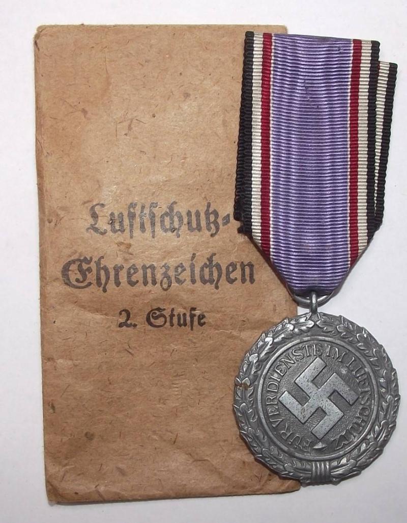 Luftschutz Medal and Paper Packet. MM60, Katz Deyhle.