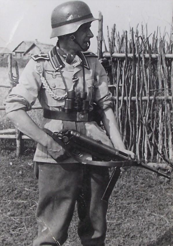 Wehrmacht Photo , MP40.