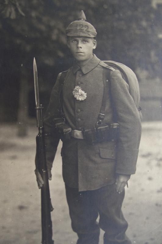 WW1 Imperial Photo Card, Picklehaube and Cover.