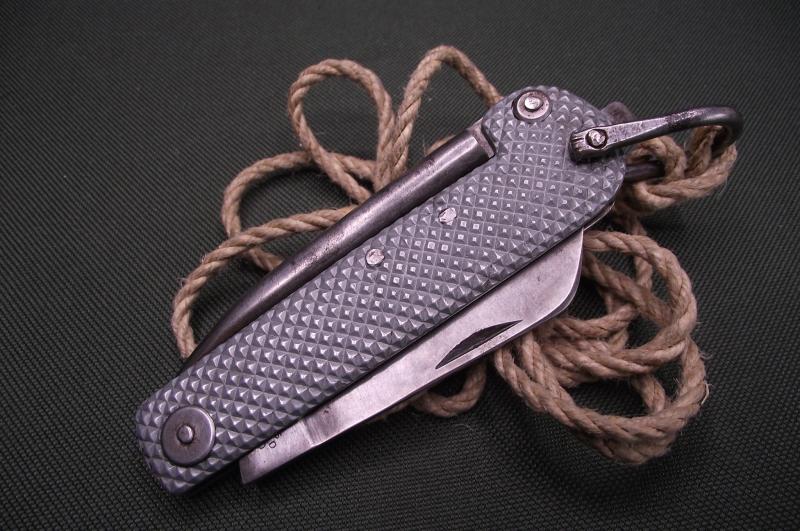 Admiralty Pattern Clasp Knife and Lanyard.