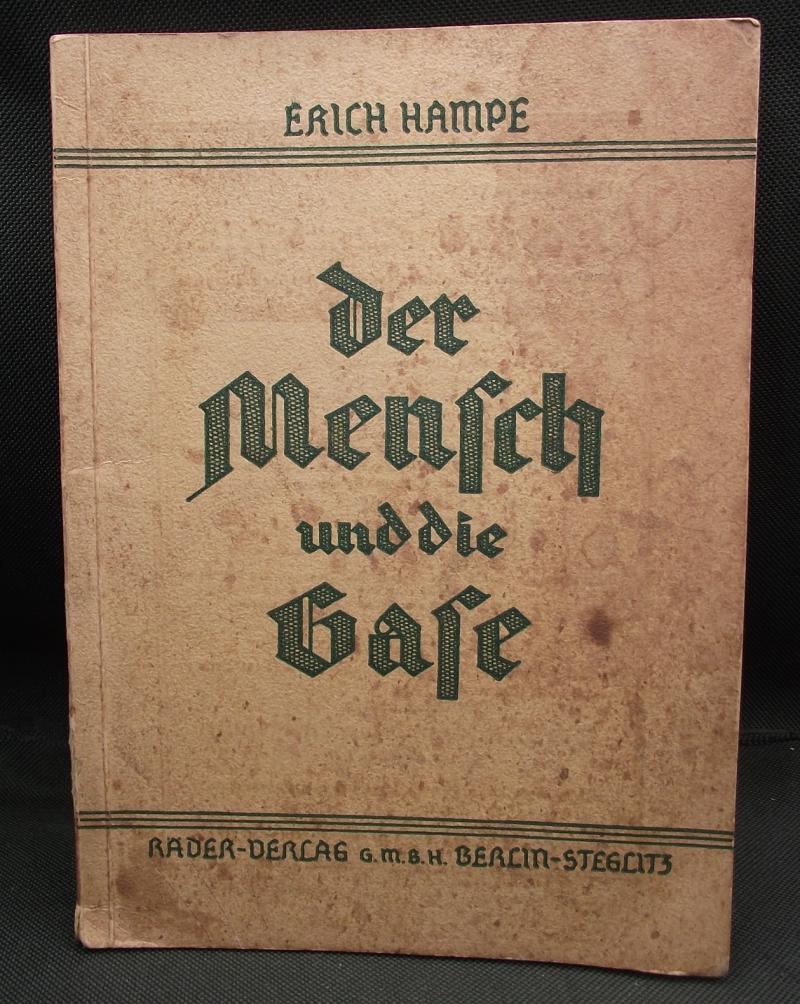 1934 Dated ''Der Mensch und die Gase'' Instruction Book.