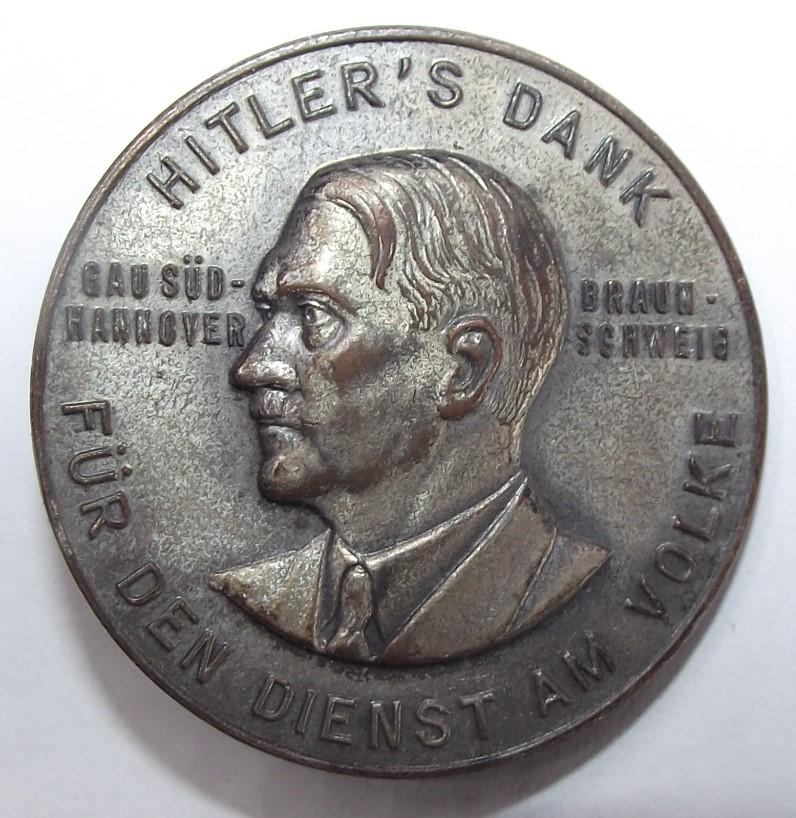 Hitler's Dank Event Badge/Tinnie. Fur Den Diest Am Volk.