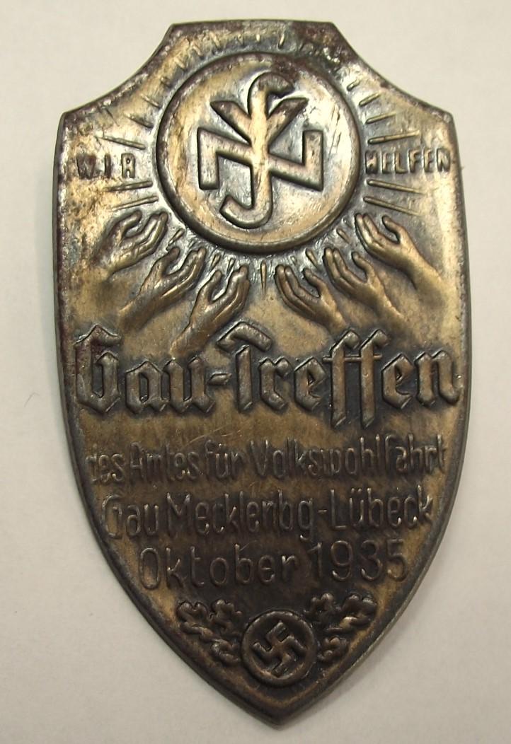 Wir Helfen Event Badge/Tinnie. Gau-Treffen, Mecklenbg-Lubeck, 1935.