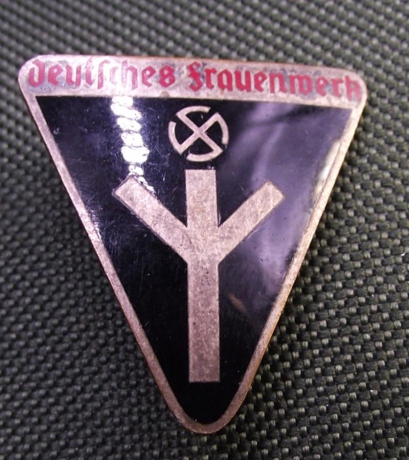 Deutsche Frauenwerk Membership Badge.