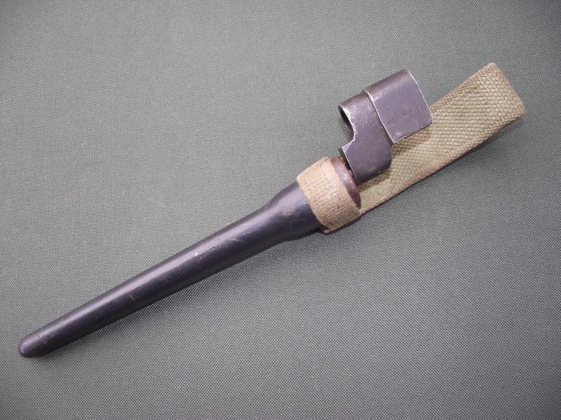 WW2 British, Prince-Smith & Co, No4 MKII Bayonet with ''Victory Plastics'' Scabbard.