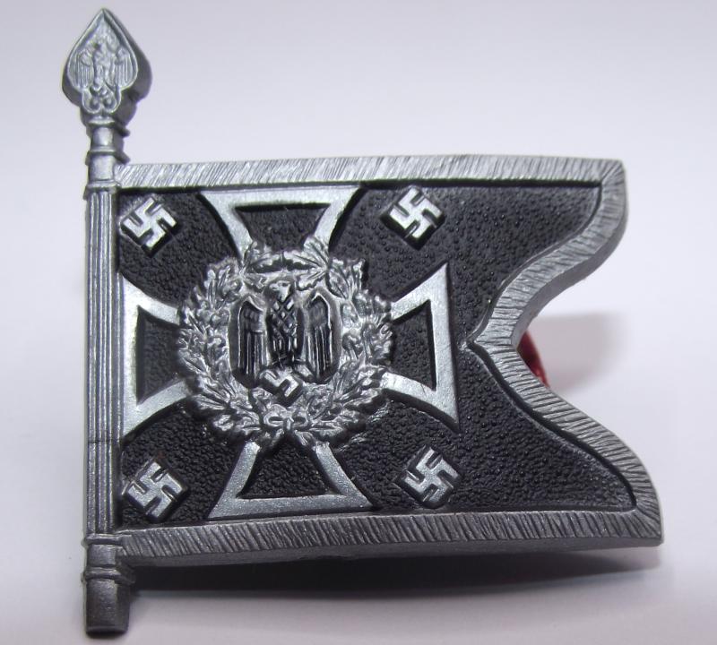 WW2 German Wehrmacht Flag Day Donation Badge.