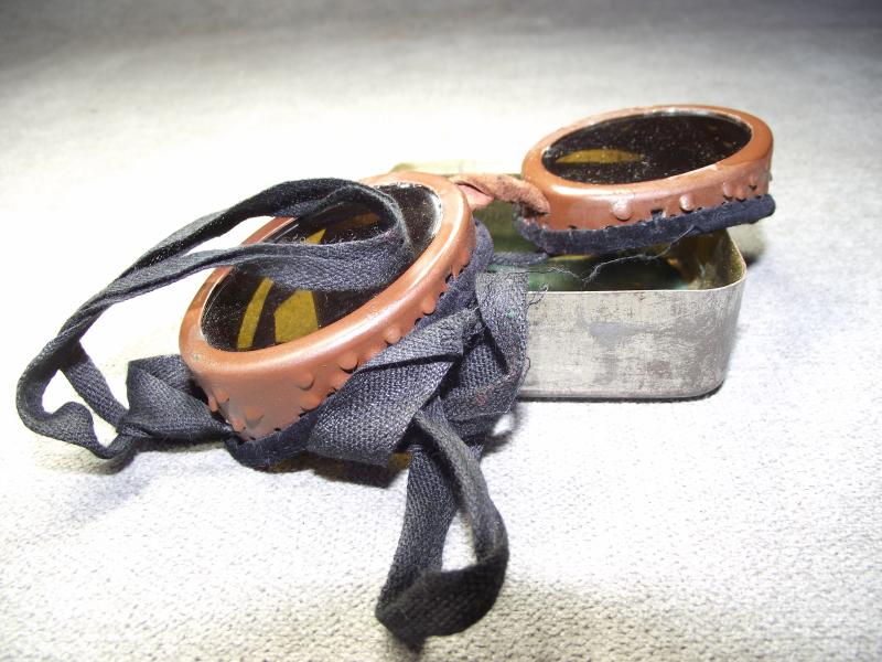 1941 Dated British Mountaineering / Snow Goggles and Tin.