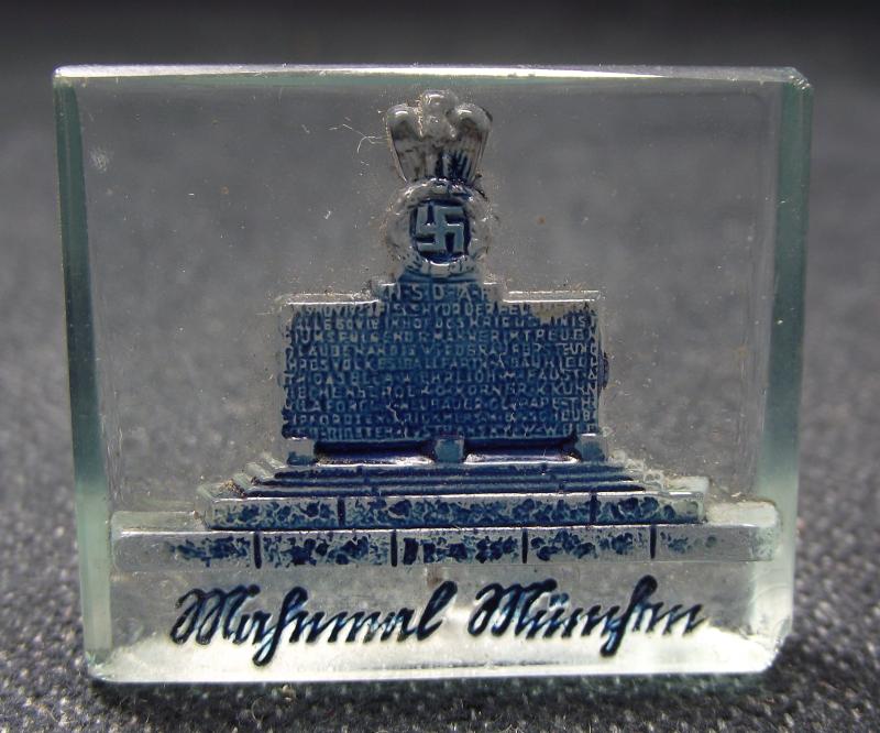 WW2 German Beer Hall Putsch Feldherrnhalle Memorial Glass WHW Donation Badge.