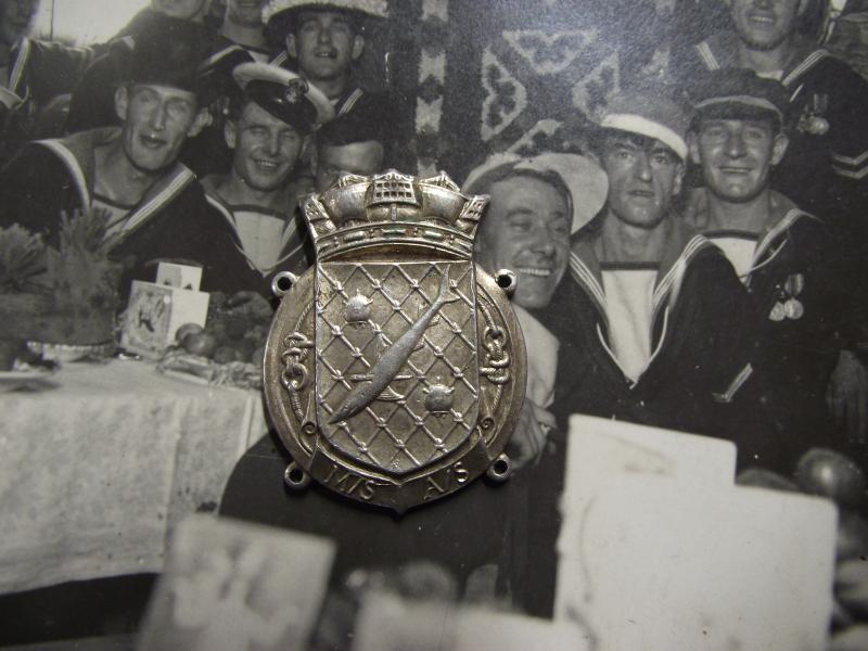 WW2 Royal Navy Patrol Minesweepers and Anti Submarine Badge and Photos.