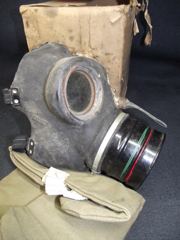 WW2 Boxed Heavy Duty Civil Respirator with Bag and Cloths.
