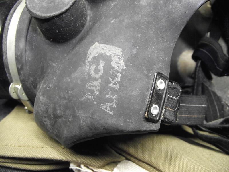 WW2 Boxed Heavy Duty Civil Respirator with Bag and Cloths.