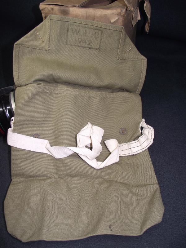 WW2 Boxed Heavy Duty Civil Respirator with Bag and Cloths.