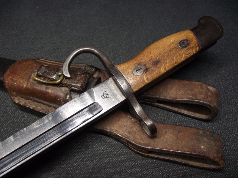 WW2 Japanese Arisaka Type 30 Rifle Bayonet and Scabbard with its Period Leather Frog. Minty?