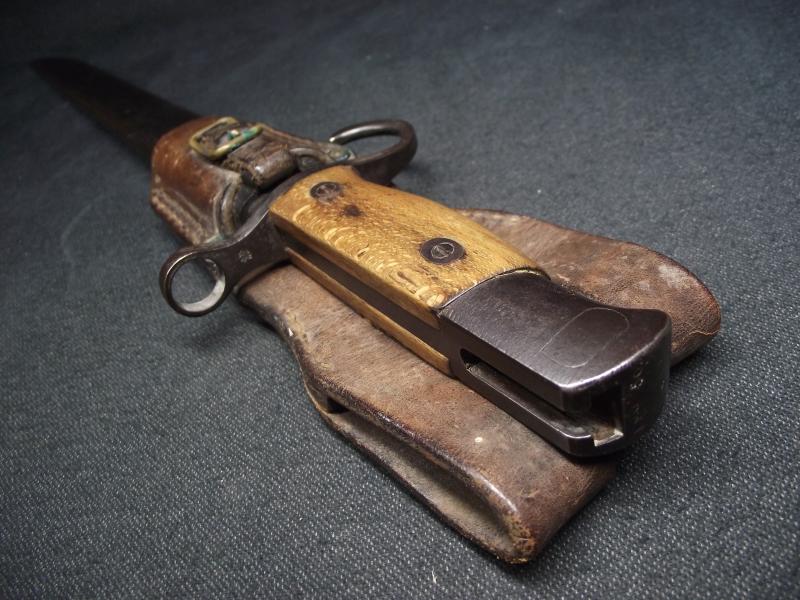 WW2 Japanese Arisaka Type 30 Rifle Bayonet and Scabbard with its Period Leather Frog. Minty?