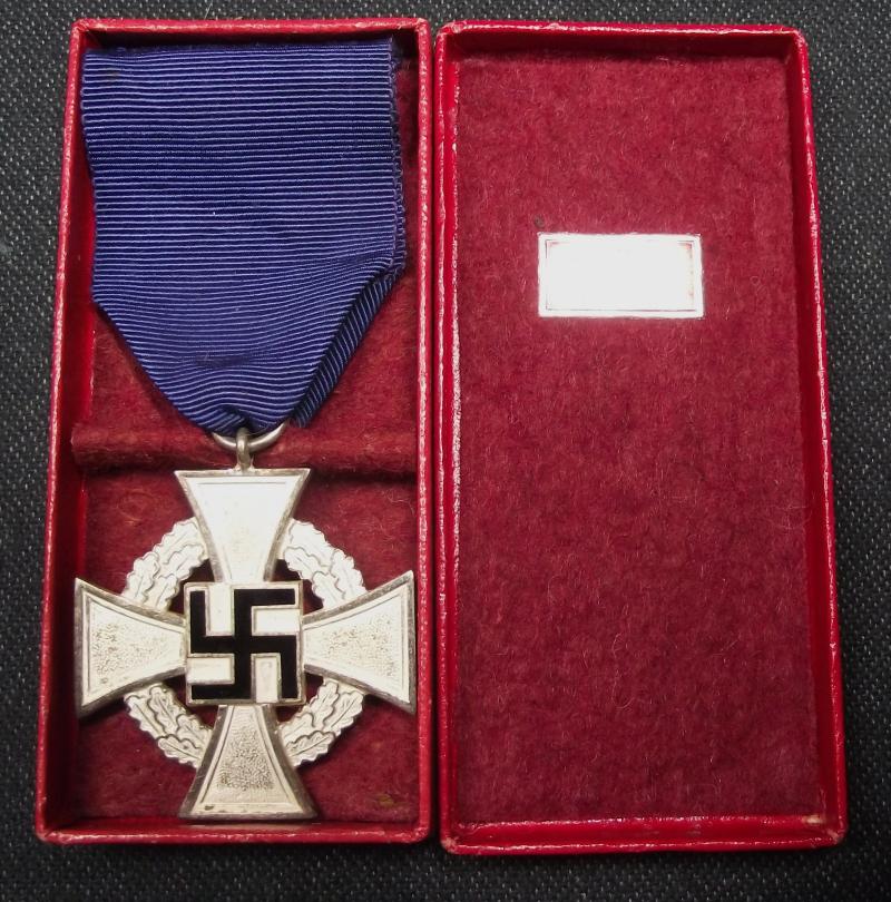 Boxed 25 Year Faithfull Service Medal. Wachter & Lange.