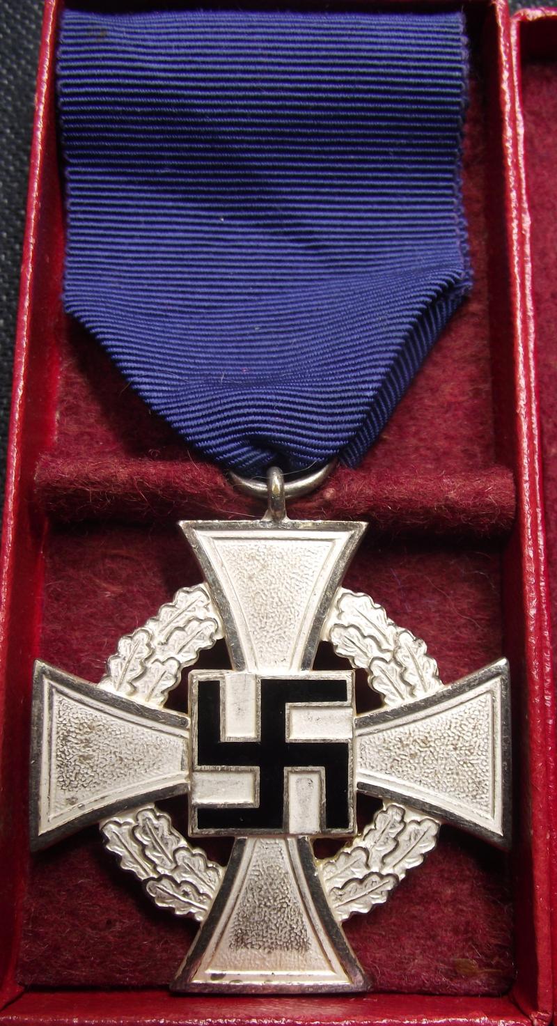 Boxed 25 Year Faithfull Service Medal. Wachter & Lange.