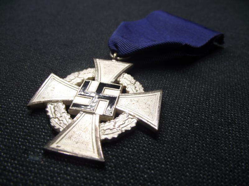 Boxed 25 Year Faithfull Service Medal. Wachter & Lange.