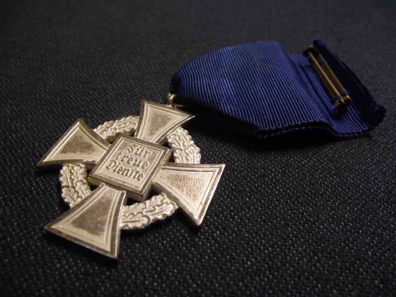 Boxed 25 Year Faithfull Service Medal. Wachter & Lange.