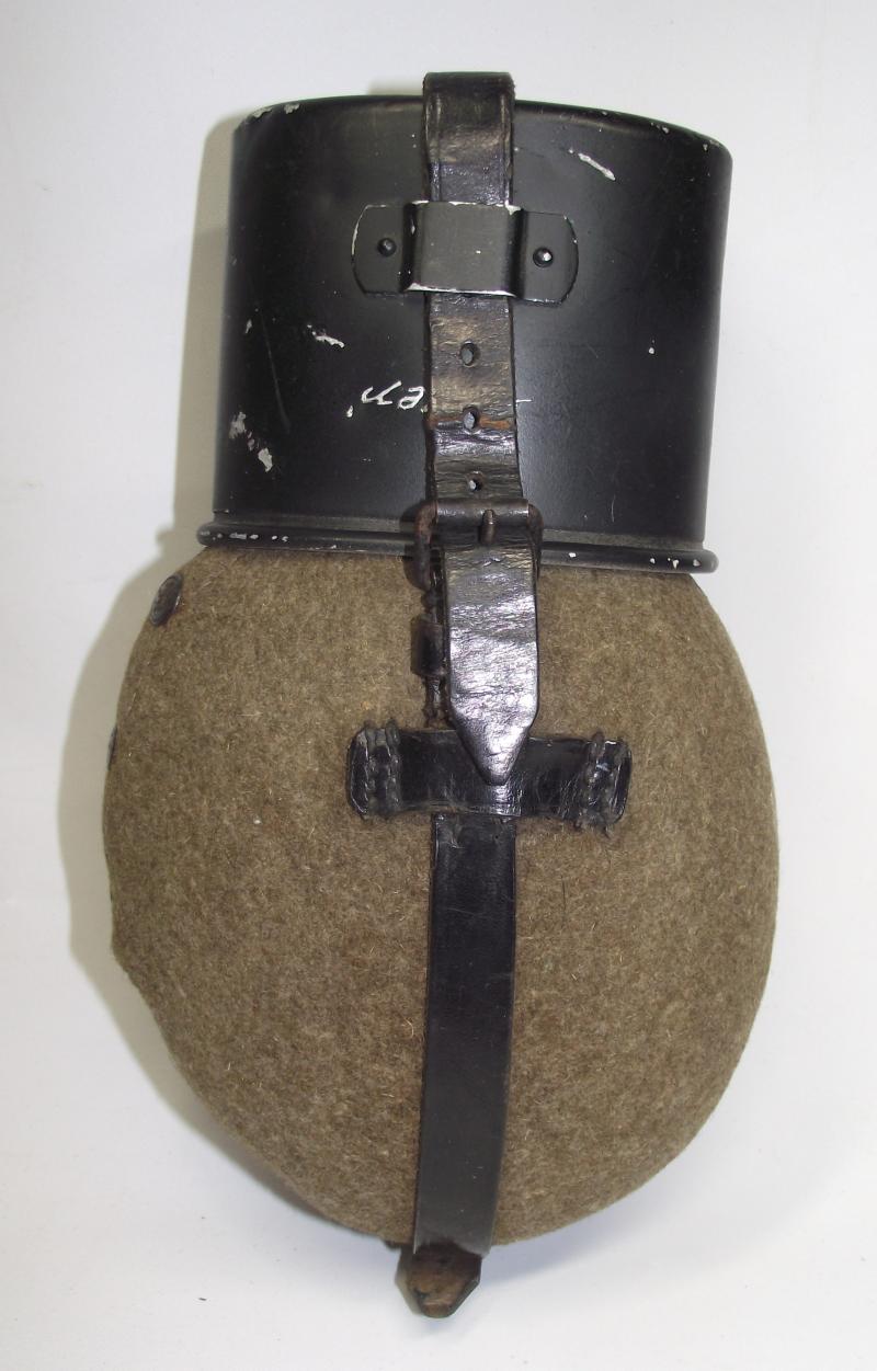 WW2 German Water Bottle / Canteen. DMN-40.