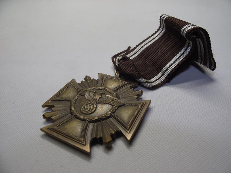 WW2 Boxed Bronze NSDAP Long Service Medal and Ribbon Bar, MM/15-Fredich Orth.