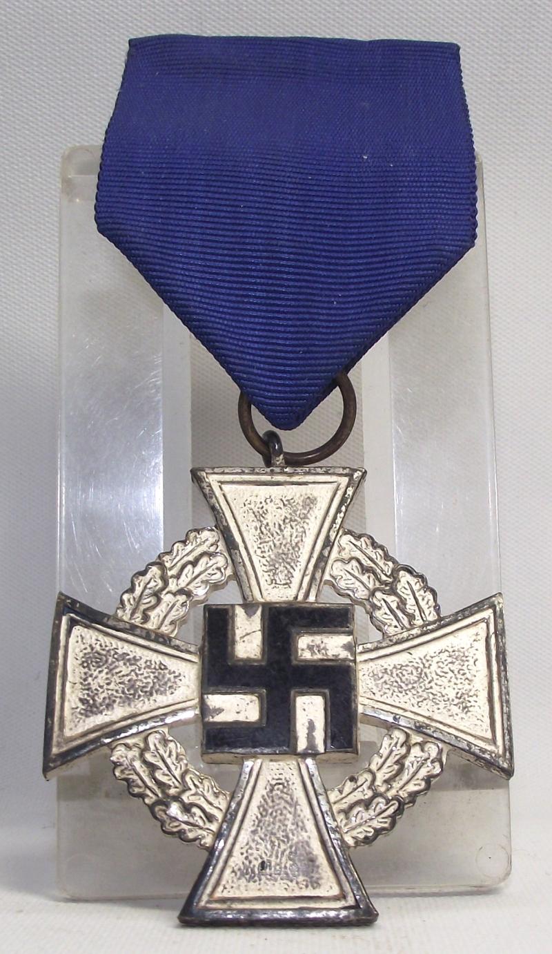 WW2 German Silver 25 Years Faithfull Service Medal.