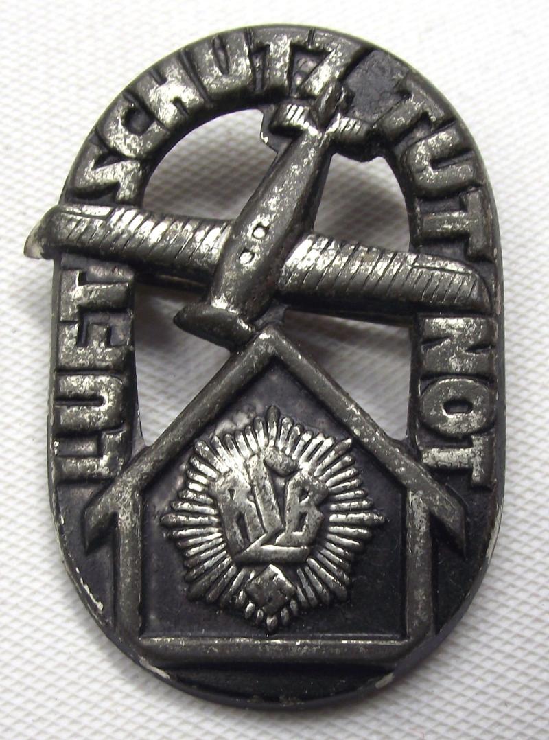 RLB Event Badge/ Tinnie. Luftschutz Tut Not.