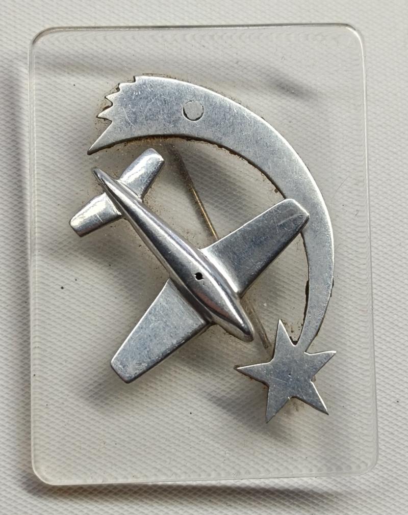 WW2 British RAF Plexiglass Sweetheart Badge.