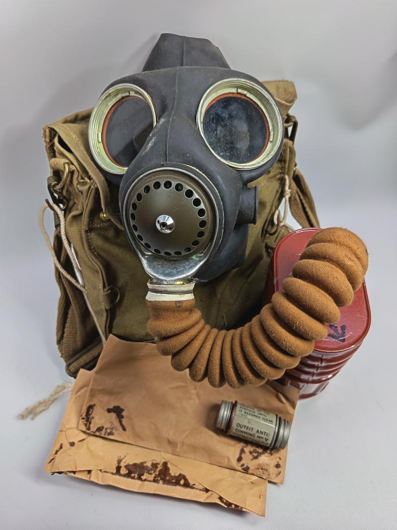 Super Clean and Named 1941 Dated Army Respirator and Bag. Home Guard.
